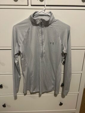 Under Armour Half-Zip Graphic Long Sleeve | Grey | Fits like Small